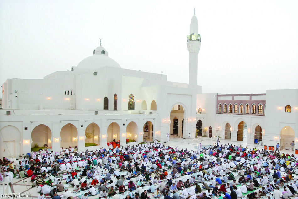 جامع الملك خالد.. مشهد لا يتغير