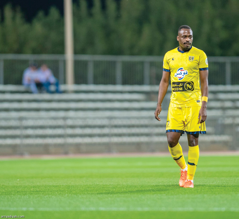 التعاون 
يواجه سباعي إيران