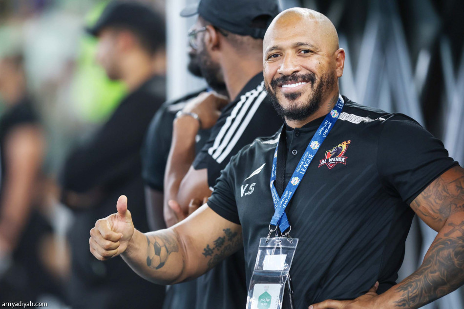 الأهلي..
كابوس دونيس