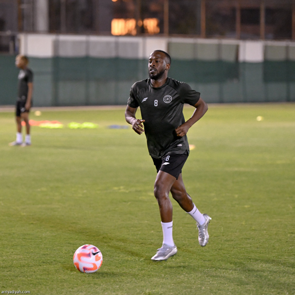 الشباب يستعيد هتان.. والصعدي يلتحق بالتدريبات