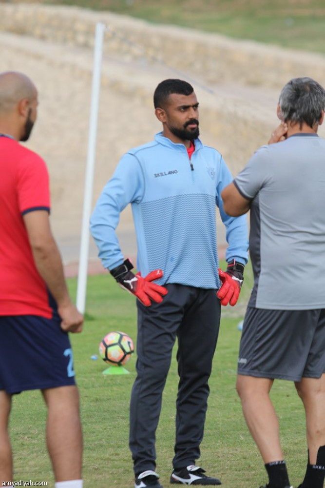 الباطن يتدرب صباحا ويواجه الاتصالات مساءً