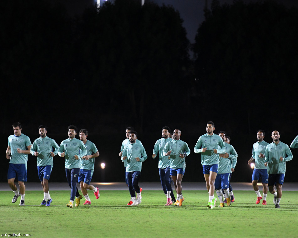 الإمارات وقطر والبحرين تحتضن المتعثرين في الدوري