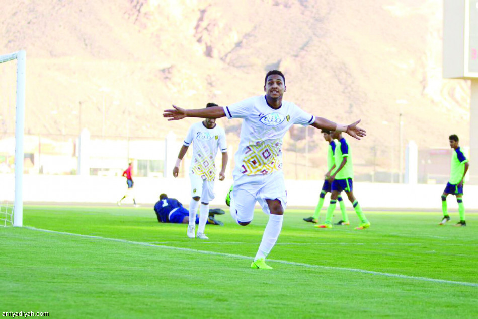 مباراة الهلال تتأخر بسبب الحكم