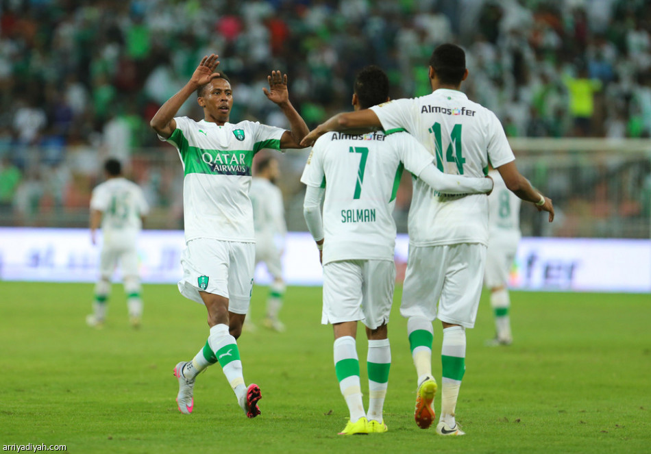 الأهلي يواصل مطاردة الهلال برباعية في شباك الاتحاد