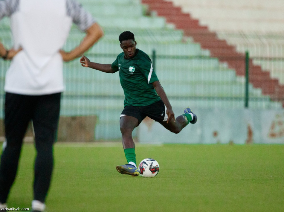 أخضر الناشئين ينطلق بمواجهة مصر