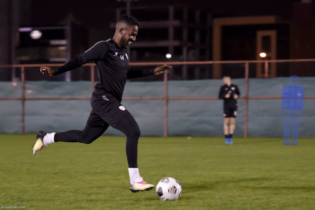 العابد يدعم الشباب