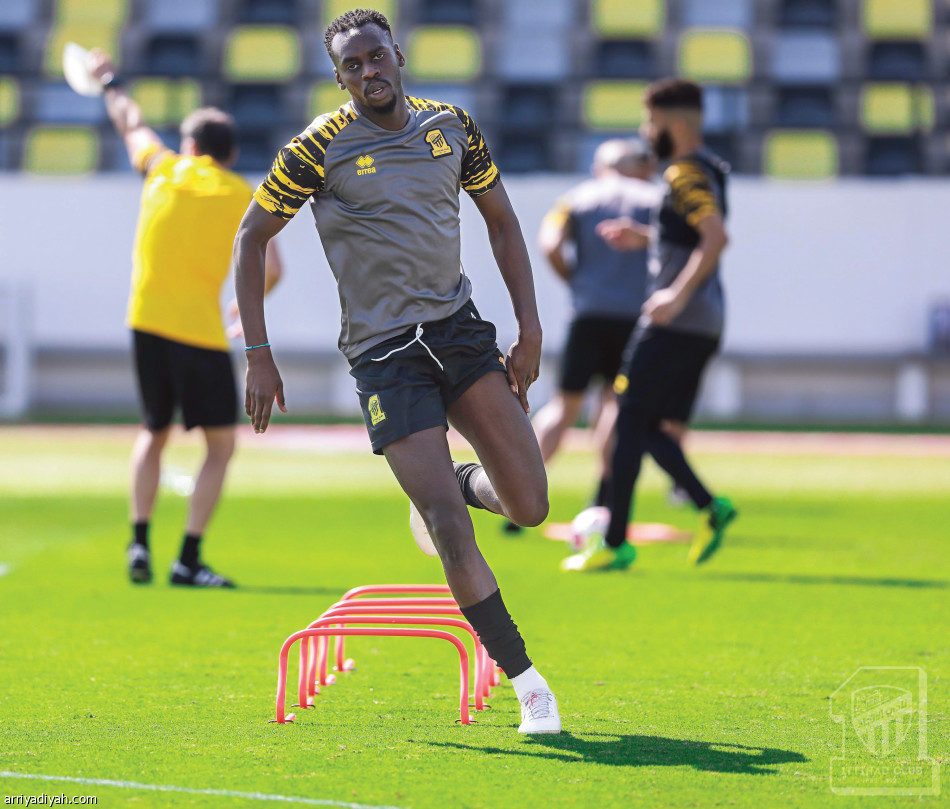 اليوم.. صراع جديد
بين الاتحاد والنصر