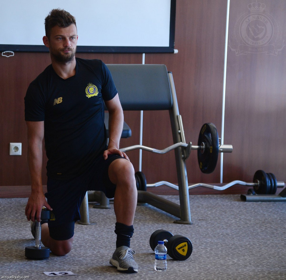 النصر يبدأ معسكر تركيا بالسباحة والحديد