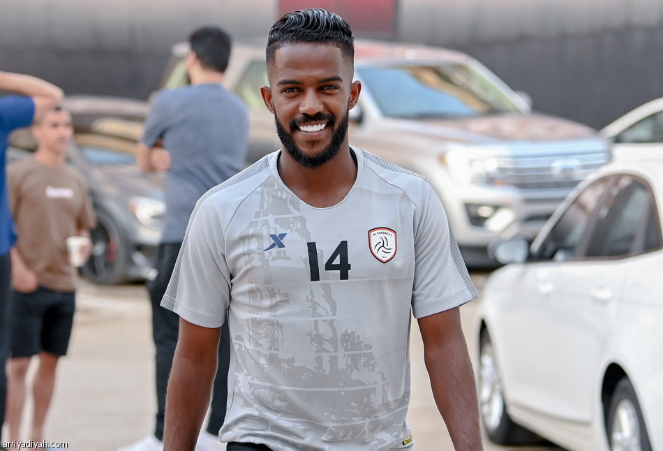 صناعة الأهداف..
العابد يغرد بـ 5