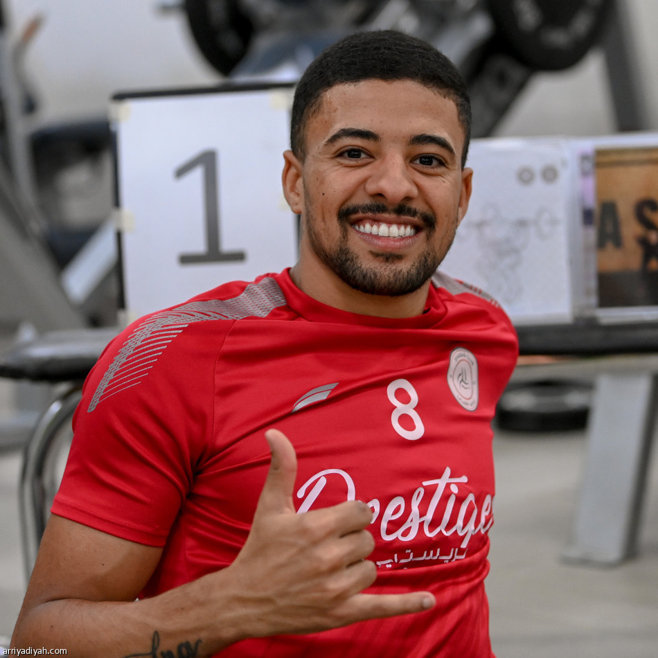 الشباب  يكثف  علاج  المصابين