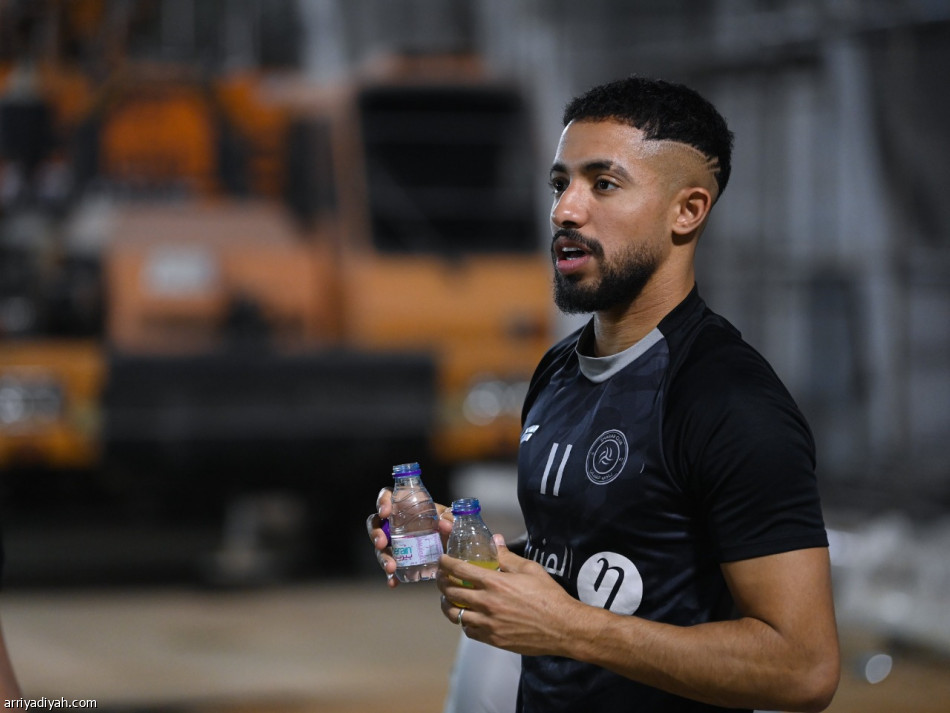 مورينو يجهز الشباب للهلال بالفيديو