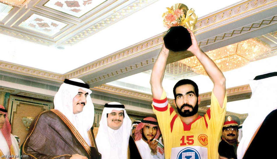 كرة القدم 
تهدي القادسية 13 لقبا