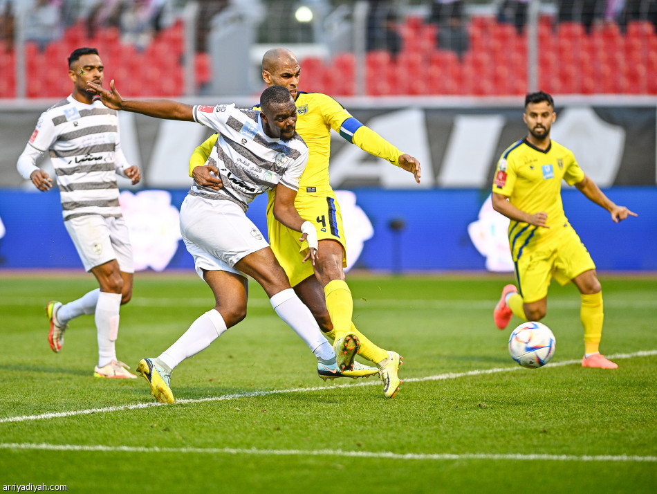 التعاون يستعيد التوازن بثلاثية الطائي