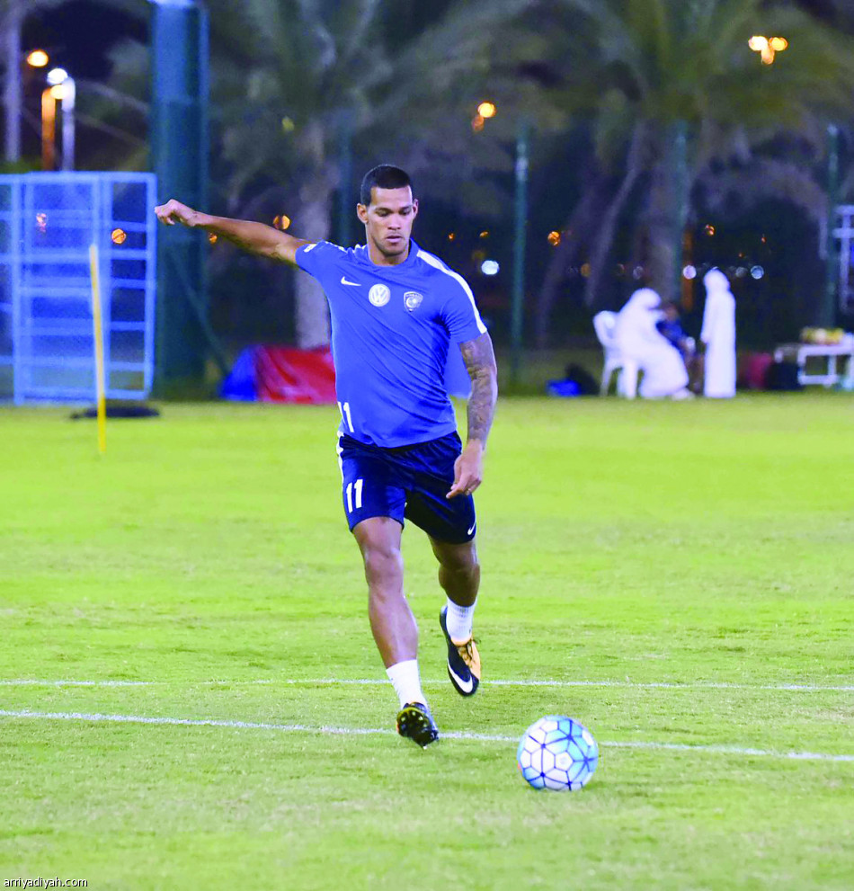 دياز يعود ويقود الهلال في الإمارات