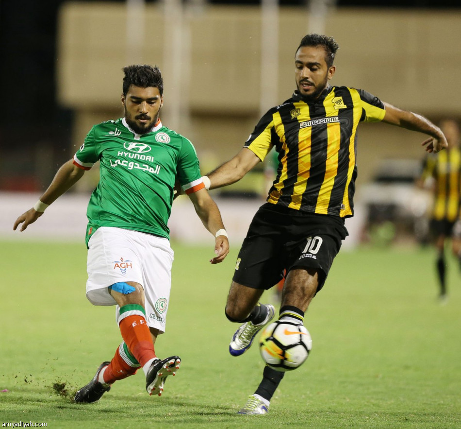 بثلاثية في شباك الاتحاد.. الاتفاق يطير إلى نهائي تبوك