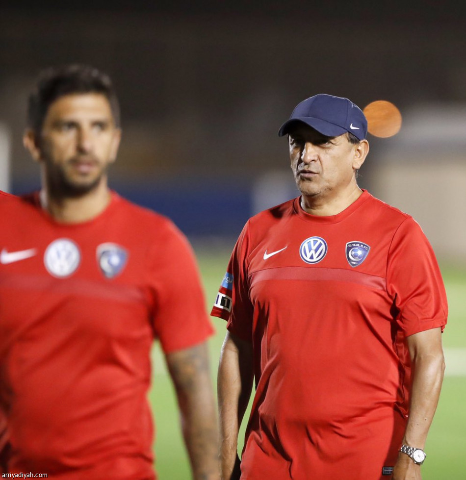 دياز للاعبين: انسوا الدوري وفكروا في التعاون