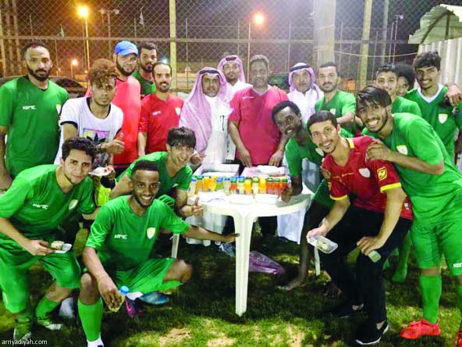 النجوم يجدد مع فلاتة.. ويحتفل باللاعبين