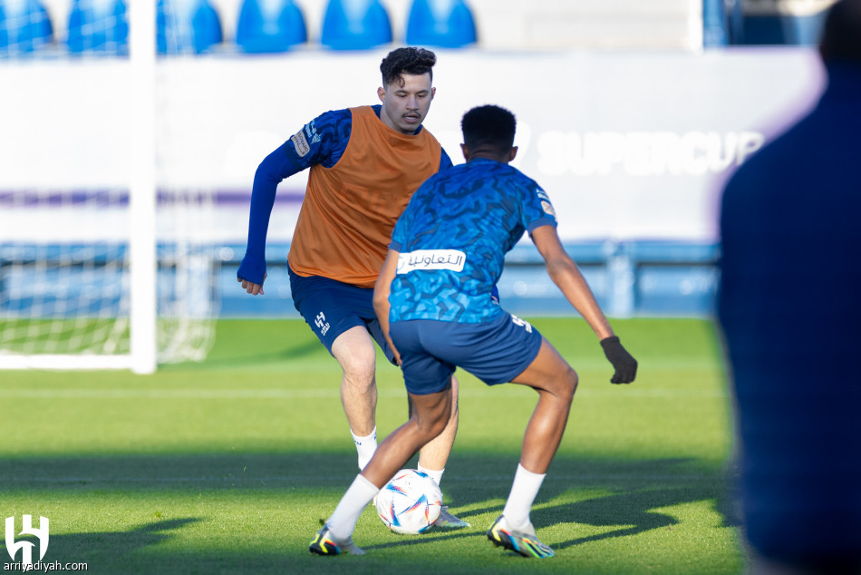 الهلال.. دياز يجهز اللاعبين بمناورة «هلال 19»
