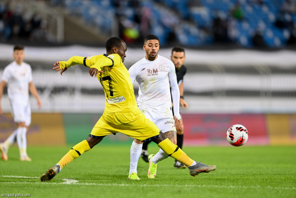 الشباب يواصل ملاحقة الاتحاد