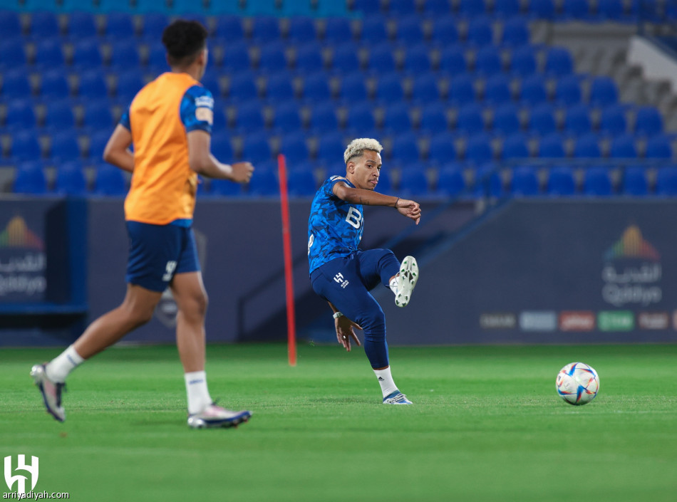 الهلال.. دياز يناور قبل الفيحاء