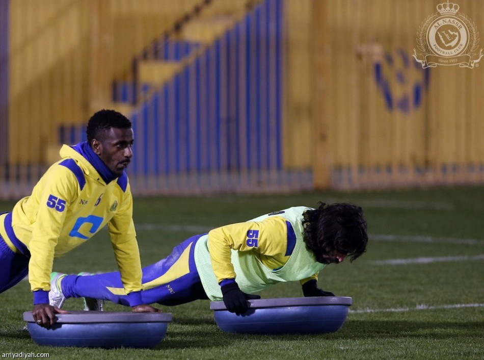 الفريدي وشراحيلي يواصلان غيابهما عن تدريبات النصر الجماعية