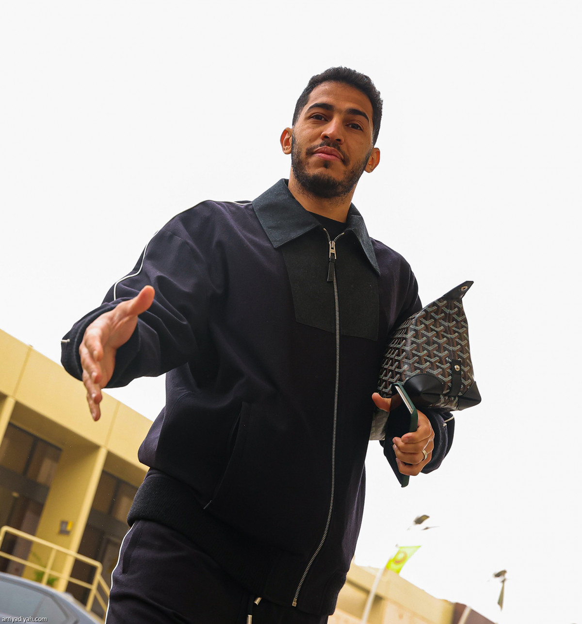 أجواء غائمة وباردة