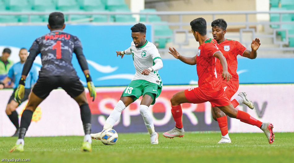 على طريقة آخر نسختين..
الأخضر يتأهل