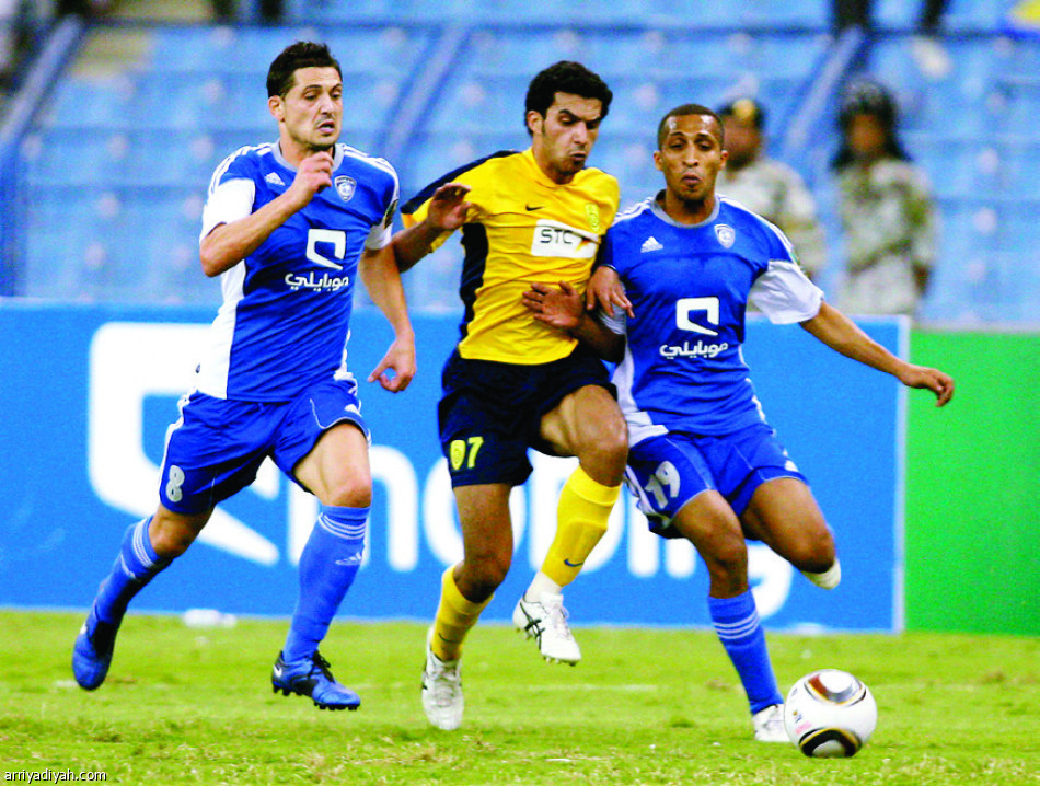 الدور الأول..
الأزرق يتفاءل وأفضلية صفراء