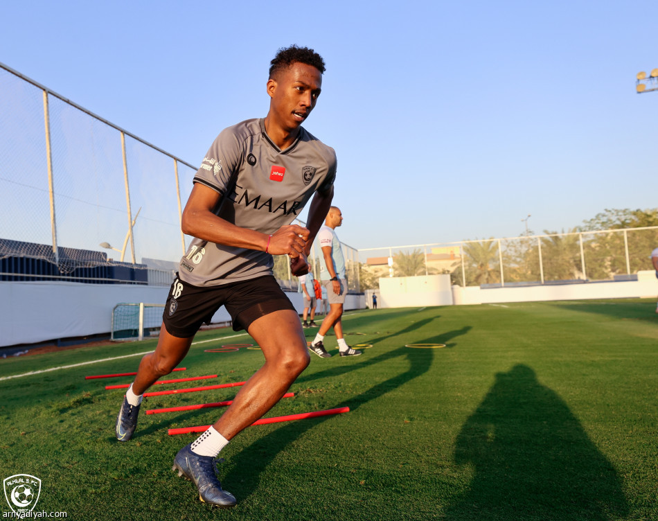 الهلال يستأنف تدريباته.. وبيريرا يعود