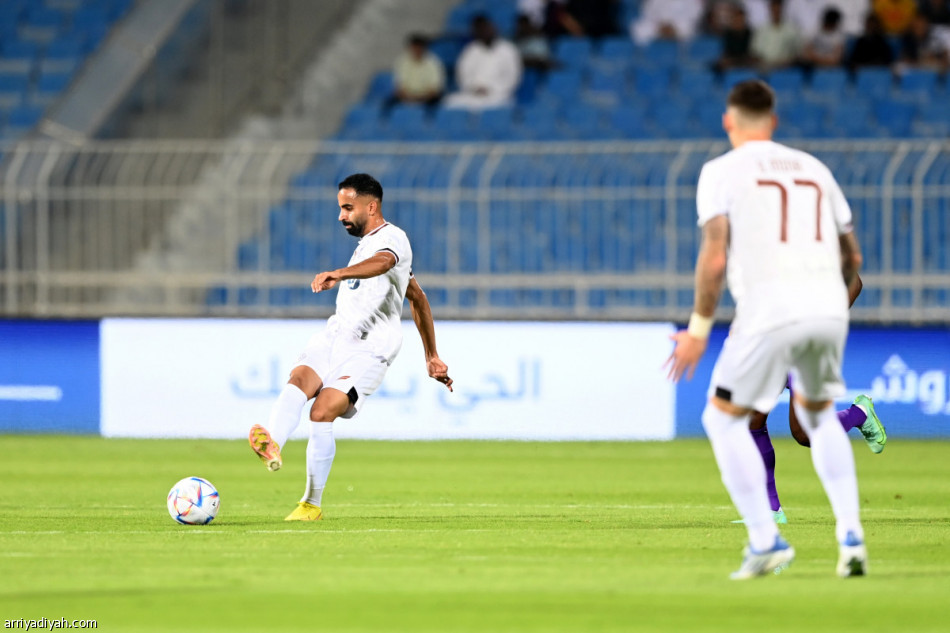 الشباب يكتسح الطائي.. ويتصدر