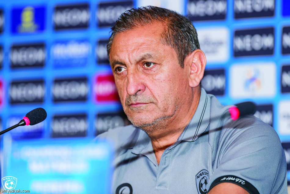 الهلال..
المعيوف ثابت.. والبقية متحركون