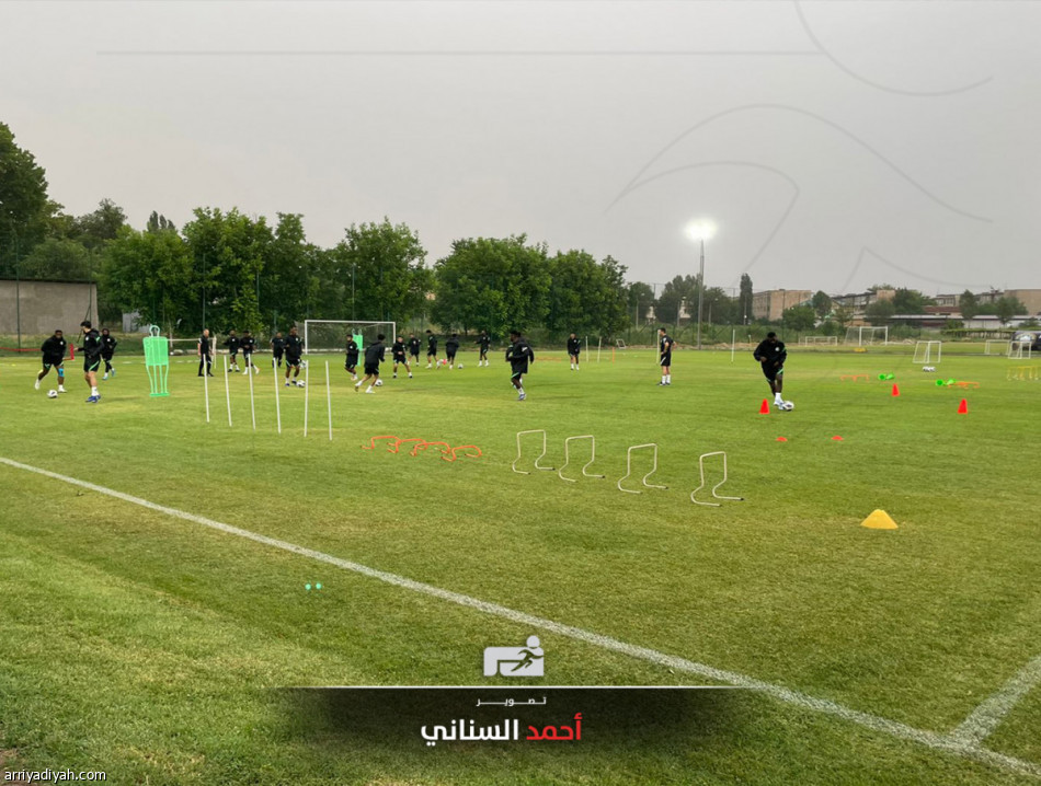 قبل فيتنام.. الشهري يركز على الكرات الثابتة