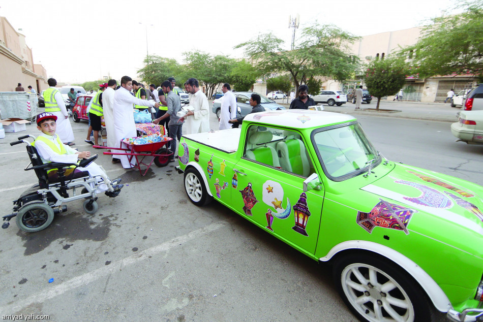 سيارات “خبزة” لتفطير الصائمين