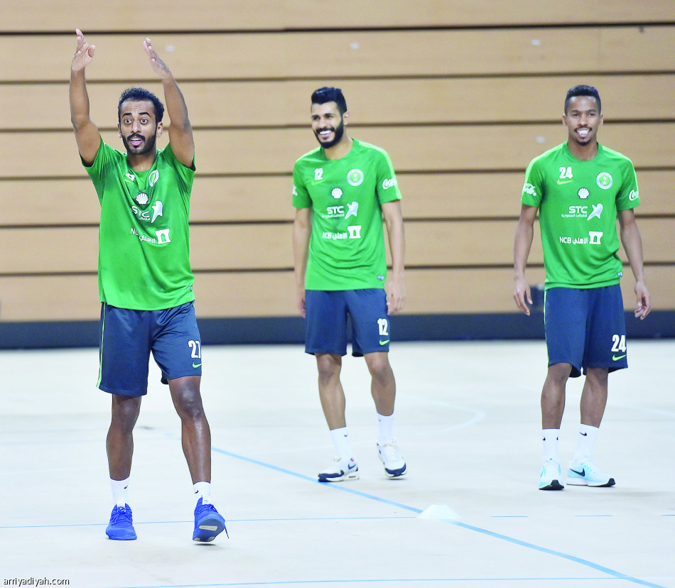 تدريبات صباحية للمبعدين عن ودية 