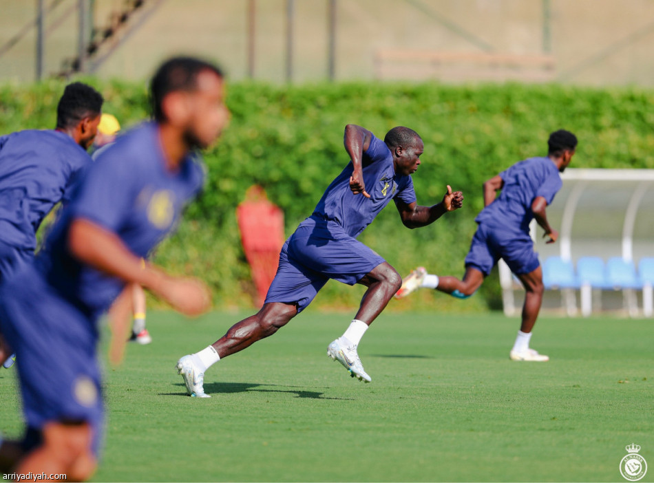 النصر.. جارسيا يقيس الأوزان ويجتمع باللاعبين