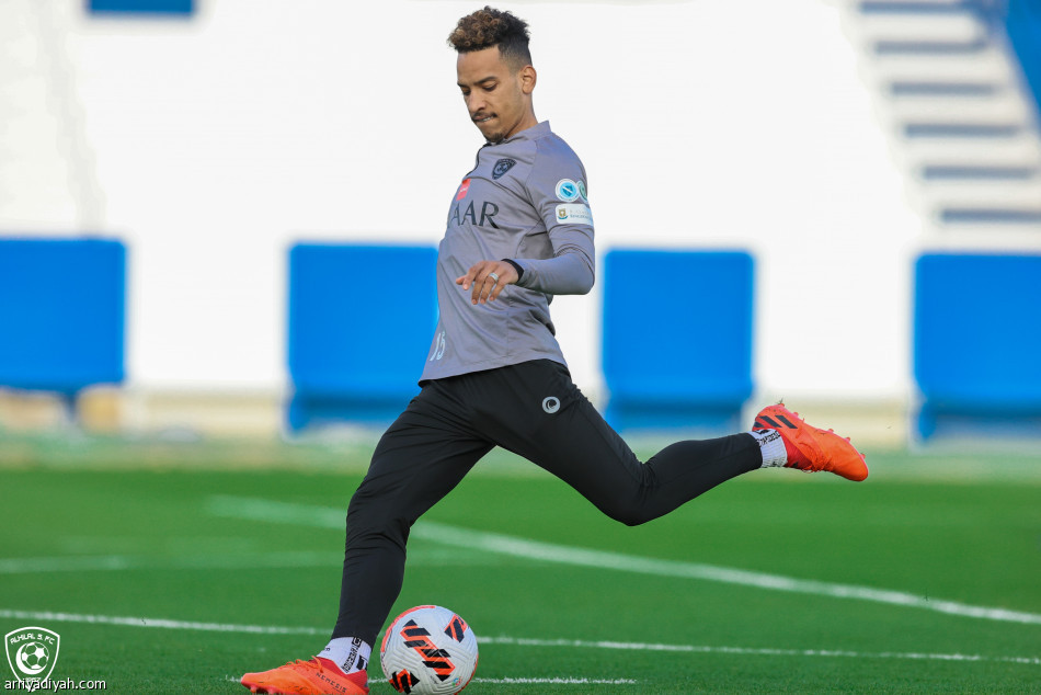 الهلال يناور قبل تجريبية الفتح