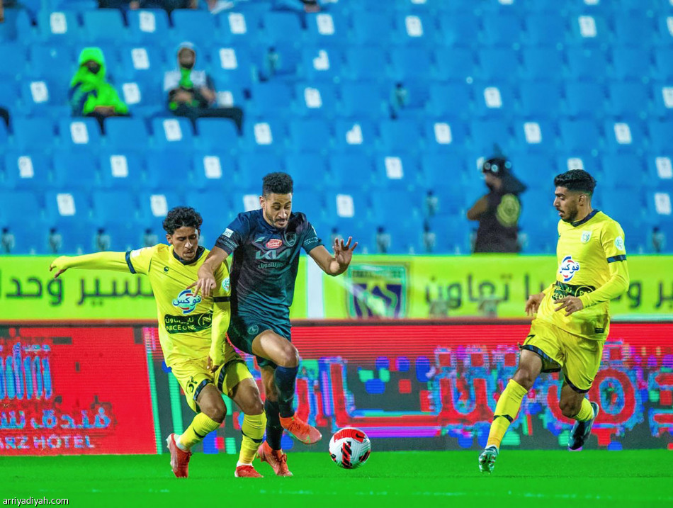 بـ9 لاعبين.. التعاون يصمد أمام الفتح