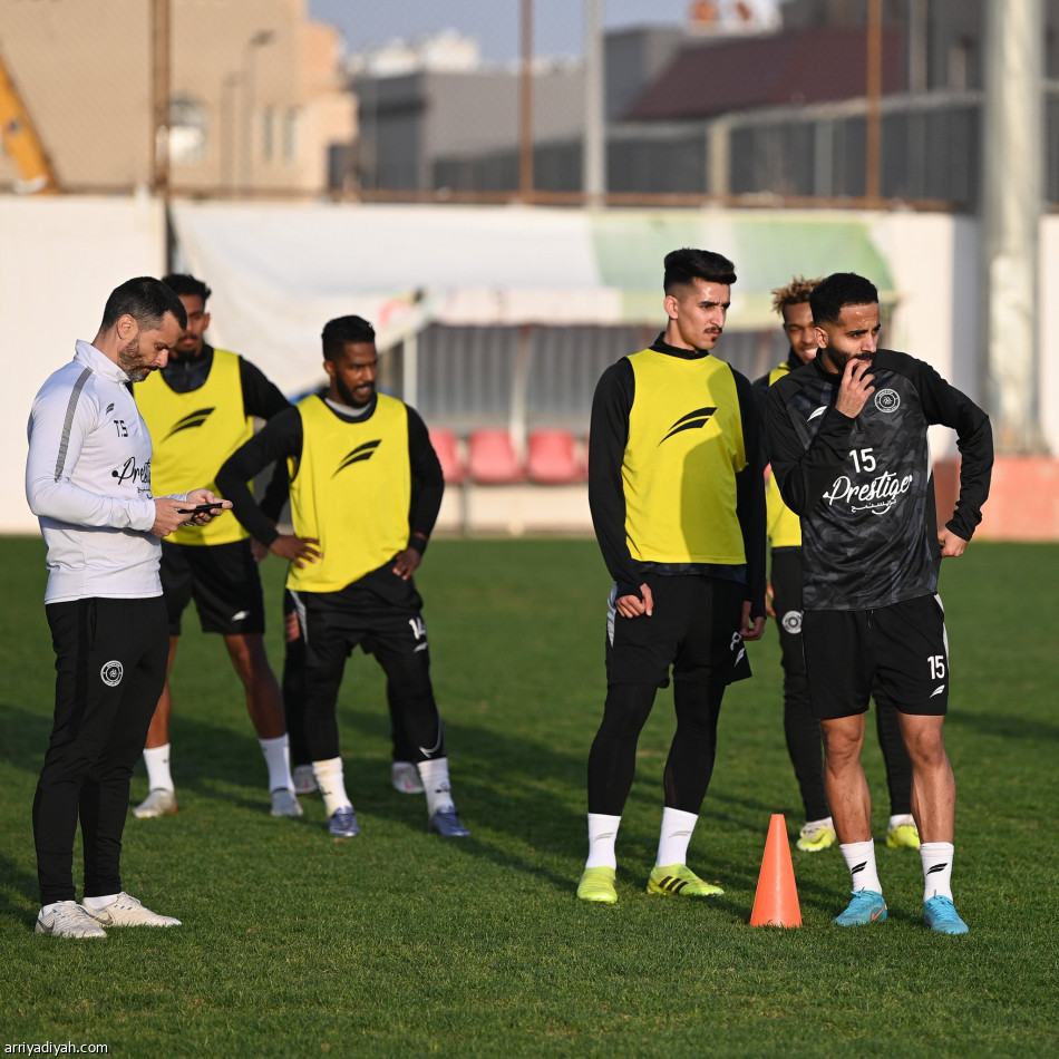 الشباب يريح الدوليين.. وهتان يعود