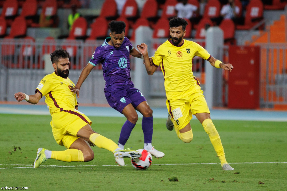 رأسية السومة تصعد بالأهلي 4 مراكز