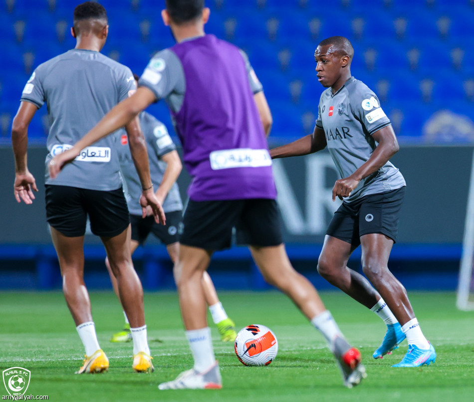 دياز يكثف لياقة الهلال قبل الشباب