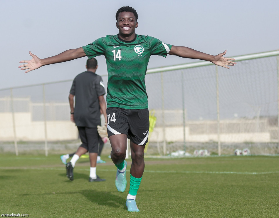 الأخضر الشاب يطبق خطة مواجهة اليمن