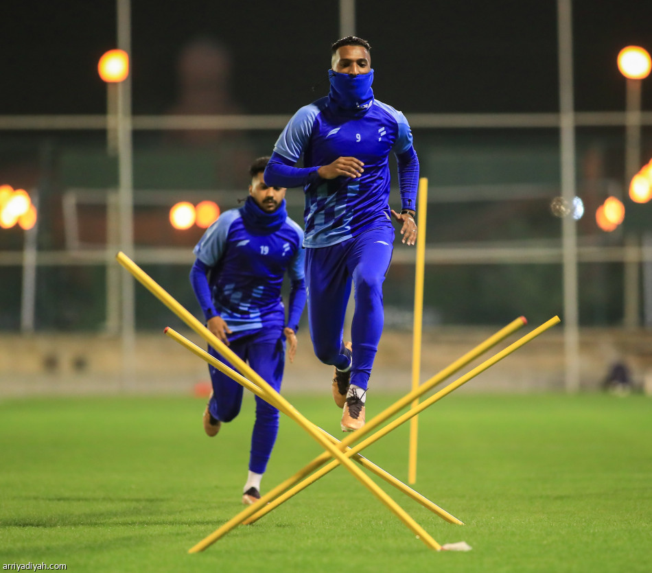 مفصل القدم يبعد الخليف عن الفتح