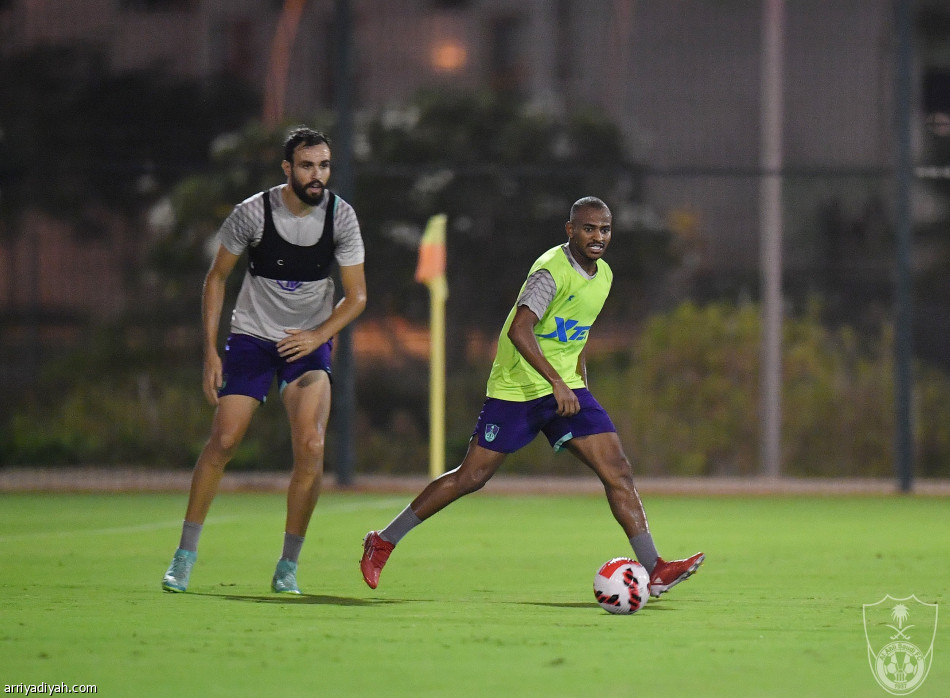 هاسي يكثف التكتيك للهلال