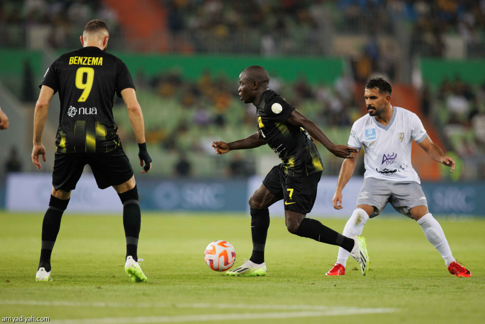 حمدالله والعمري يهديان الاتحاد نقاط الطائي