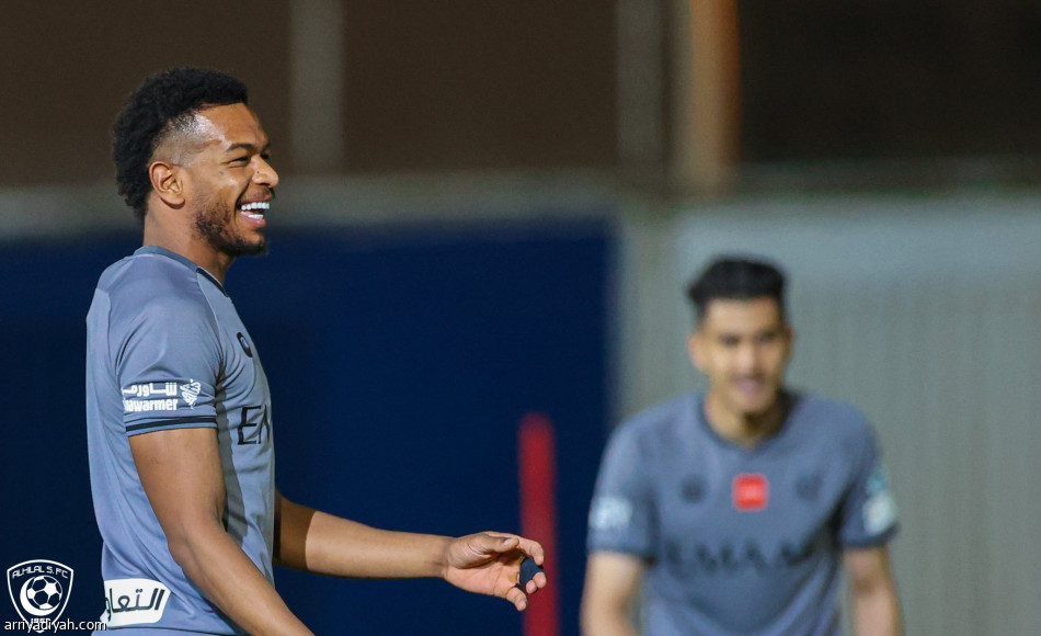 الفرج يقود الهلال أمام الشباب