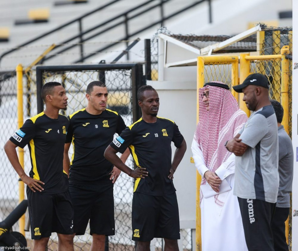 رئيس الاتحاد يطالب اللاعبين بنسيان رباعية الأهلي