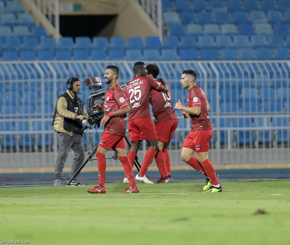 الشباب يرفض السقوط أمام الاتفاق