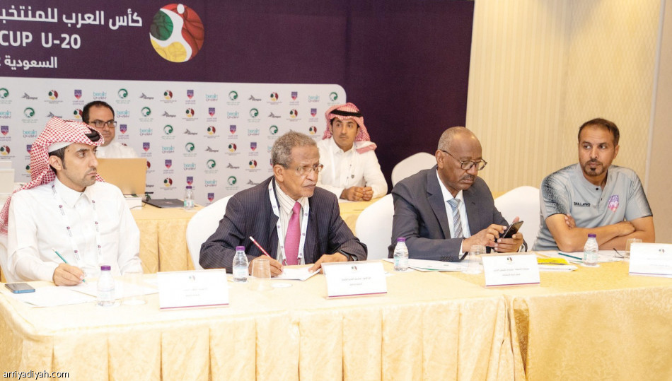 شقيقان 
يستقبلان الجمهور بـ «الكيف»