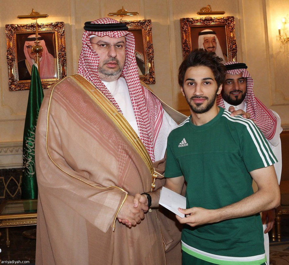 عبدالله بن مساعد يكرم أبطال المملكة في الكاراتيه
