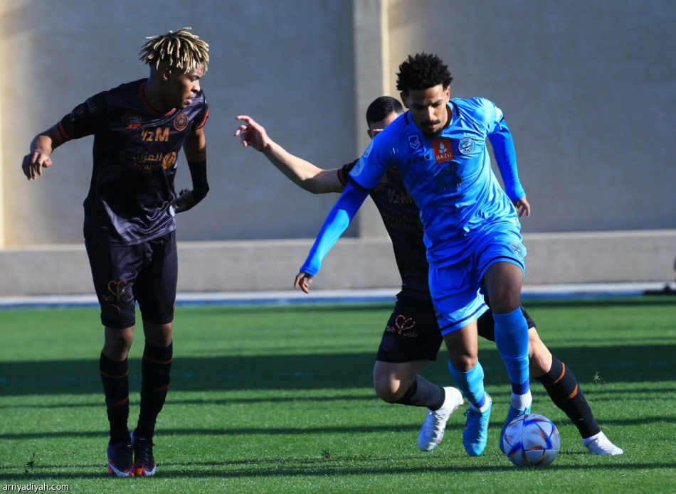 الشباب يزيد معاناة الباطن برباعية